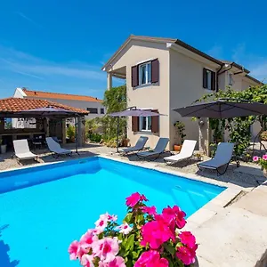 https://apartments-marijana-devcic-brzac.primorje-gorskikotar.com