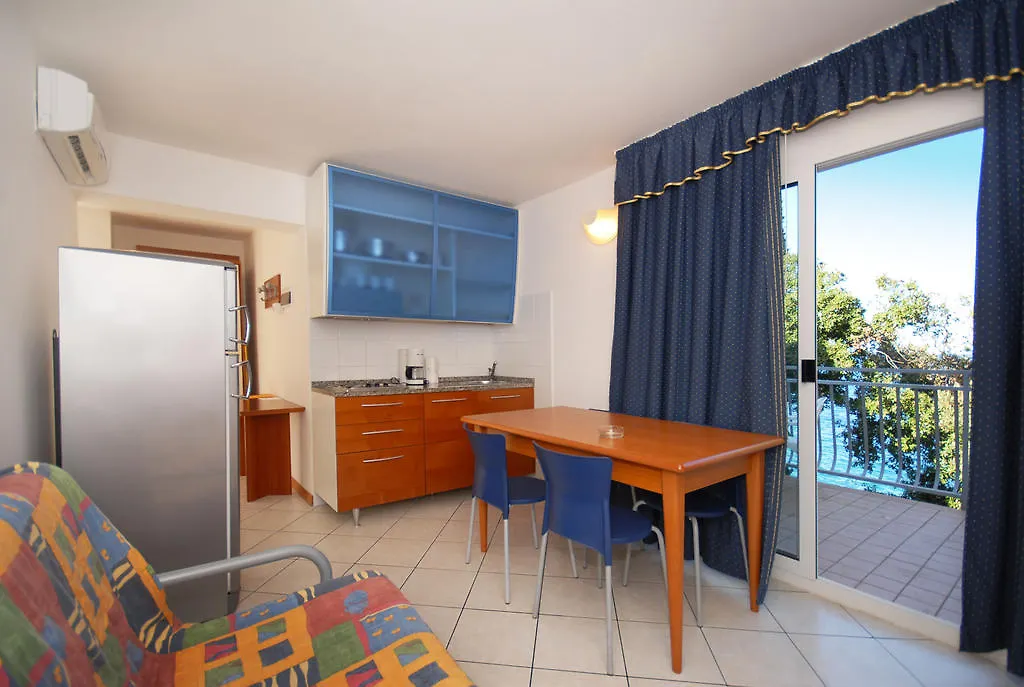 Horizont Resort Pula 2*,